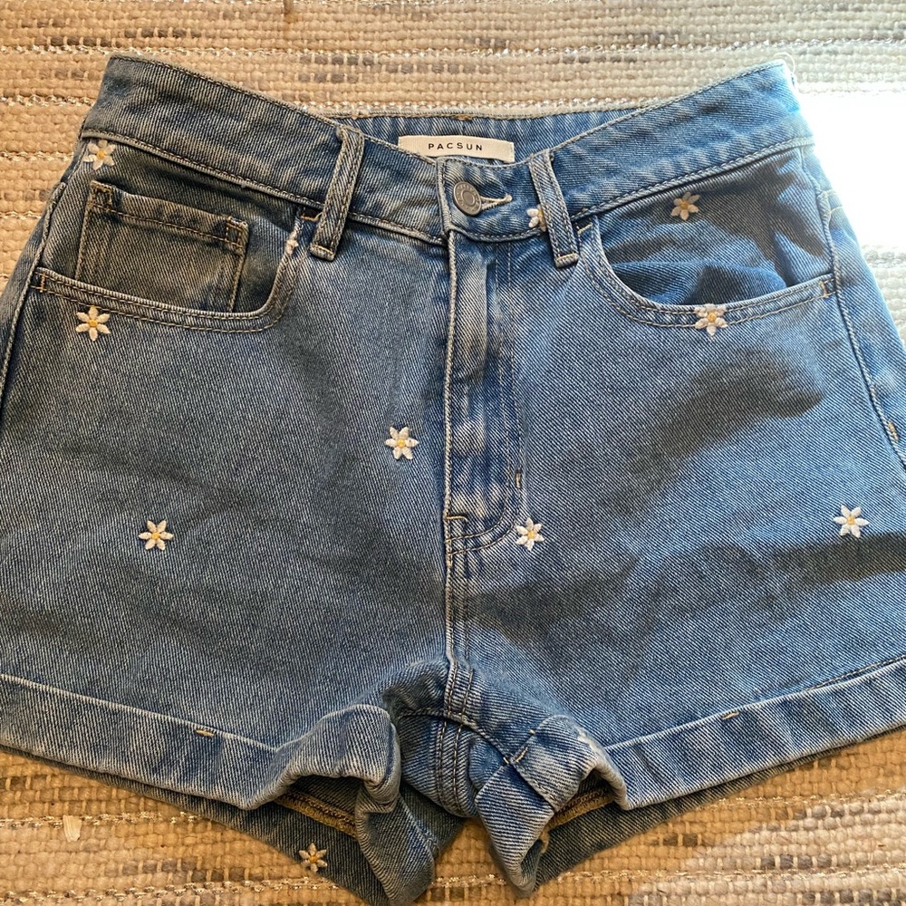 Pacsun daisy denim shorts - Picture 1 of 3